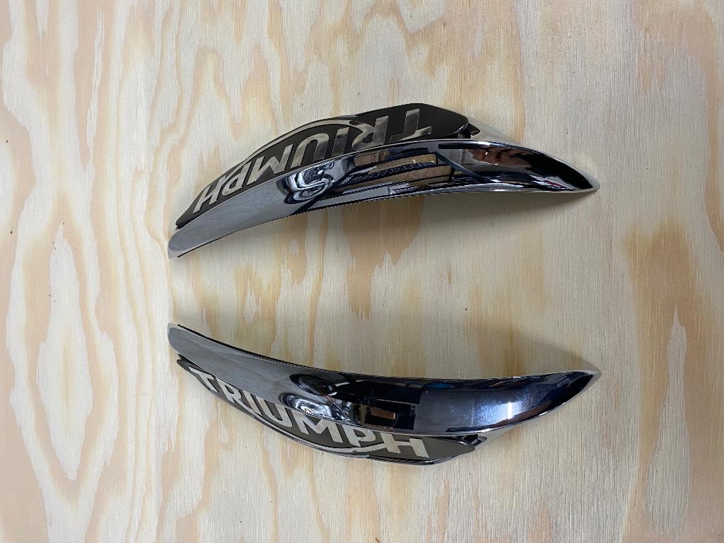 Triumph T120 Tank Badge (Left + Right), Enlèvement ou Envoi, Neuf