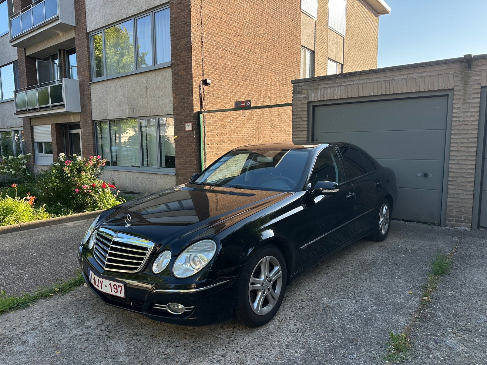 Mercedes E200 Avant-garde, Autos, 100 kW, Achat, Boîte manuelle, Noir