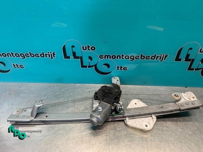 Mécanique vitre 4portes avant gauche d'un Dacia Logan (Loga, Dacia, -, 3 mois de garantie, Utilisé