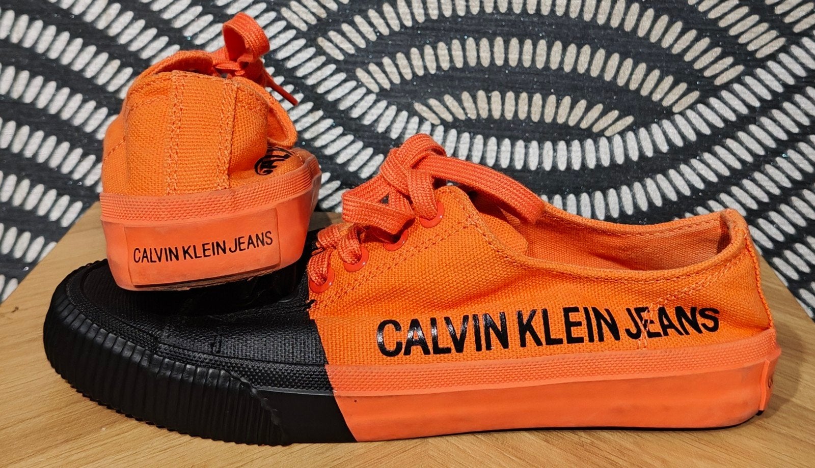 Baskets en toile orange et noir Calvin Klein Jeans, Enlèvement ou Envoi, Porté, Calvin Klein, Noir