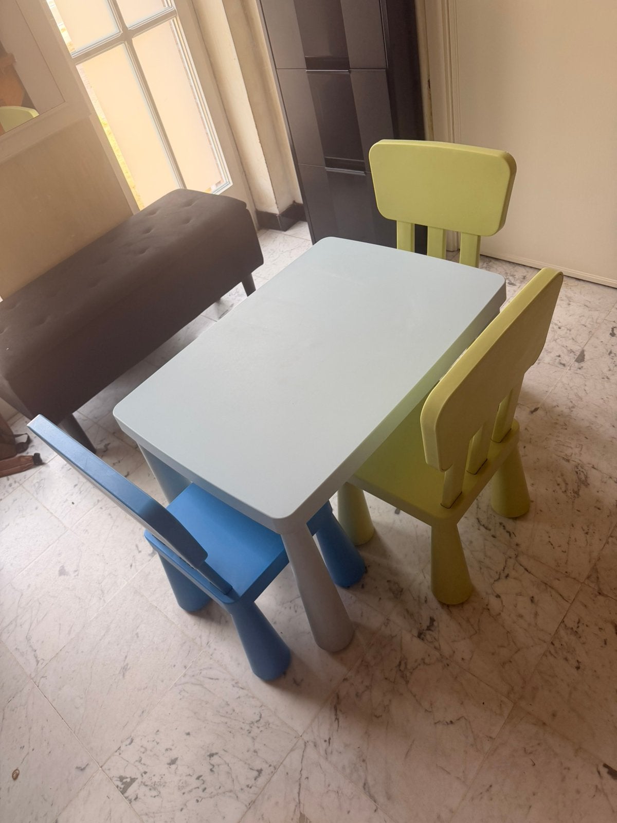 Ikea kindertafel met 3 stoelen, Kinderen en Baby's, Ophalen, Gebruikt, Tafel(s) en Stoel(en)