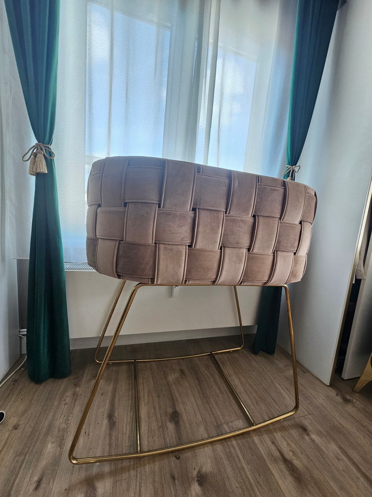 Luxe Gevlochten Velvet Babywieg met Gouden Onderstel, Ophalen, Zo goed als nieuw, Wieg