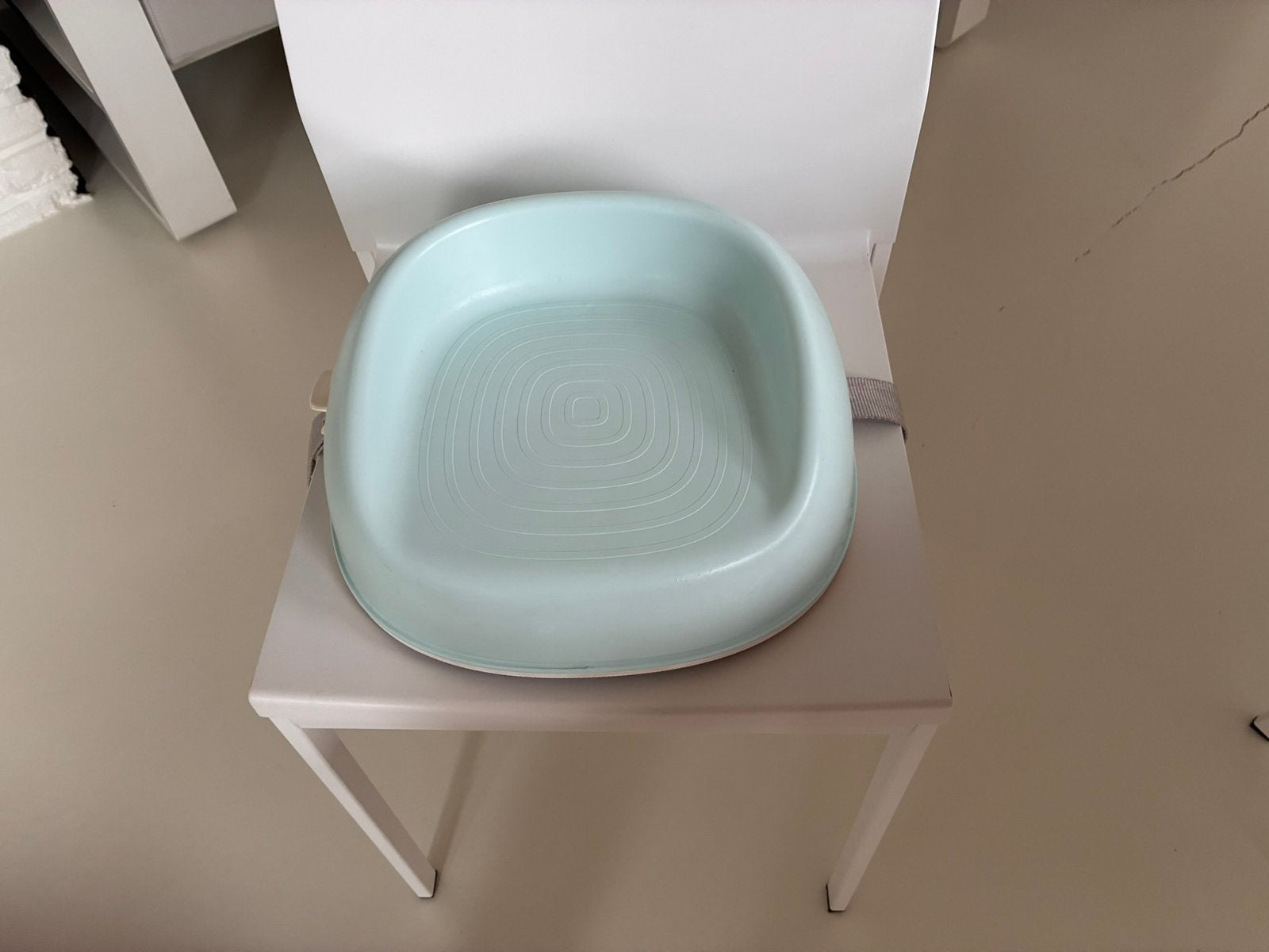 Rehausseur BABYBJORN dès 3 ans impec tres stable, Enfants & Bébés, Chaises pour enfants, Enlèvement, Comme neuf