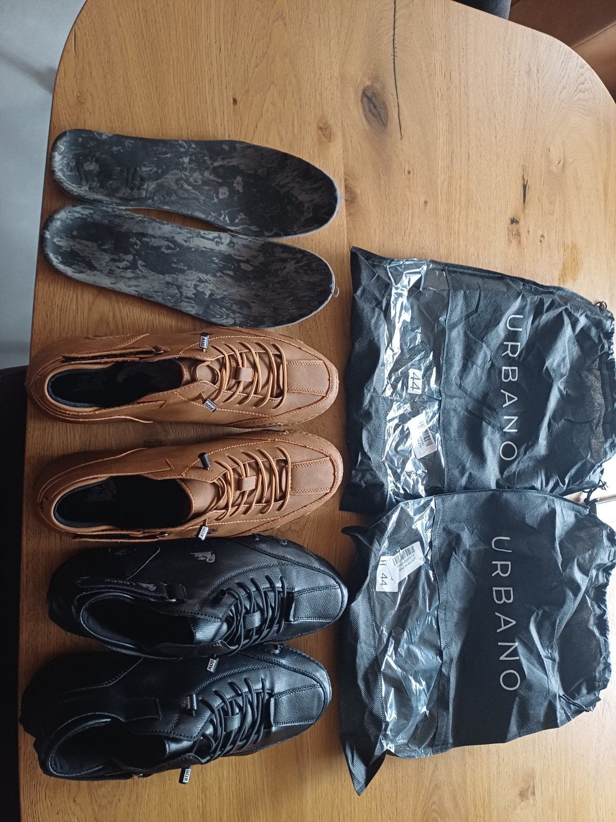 Chaussures de pointure 44 (2 paires noir et tabaccol), Vêtements | Hommes, Chaussures, Neuf, Espadrilles et Mocassins, Autres couleurs