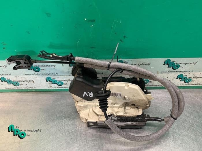 Serrure portière mécanique 2portes droite d'un Volkswagen, Volkswagen, -, 3 mois de garantie, Utilisé