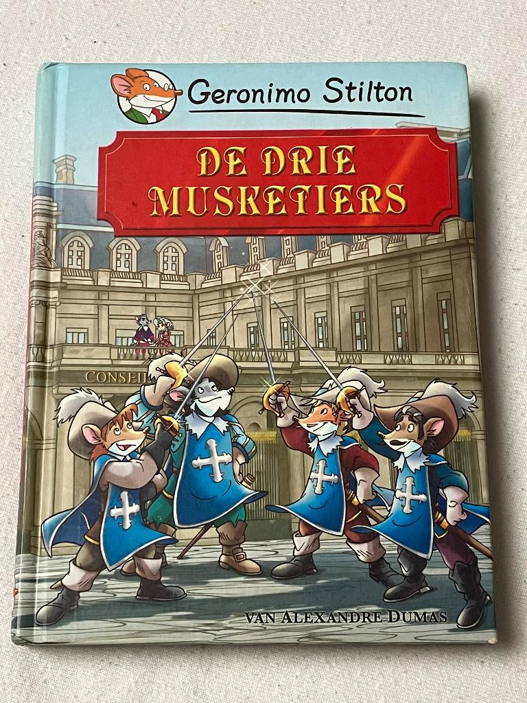 Geronimo Stilton - De drie musketiers, Ophalen of Verzenden, Zo goed als nieuw, Geronimo Stilton, Fictie algemeen