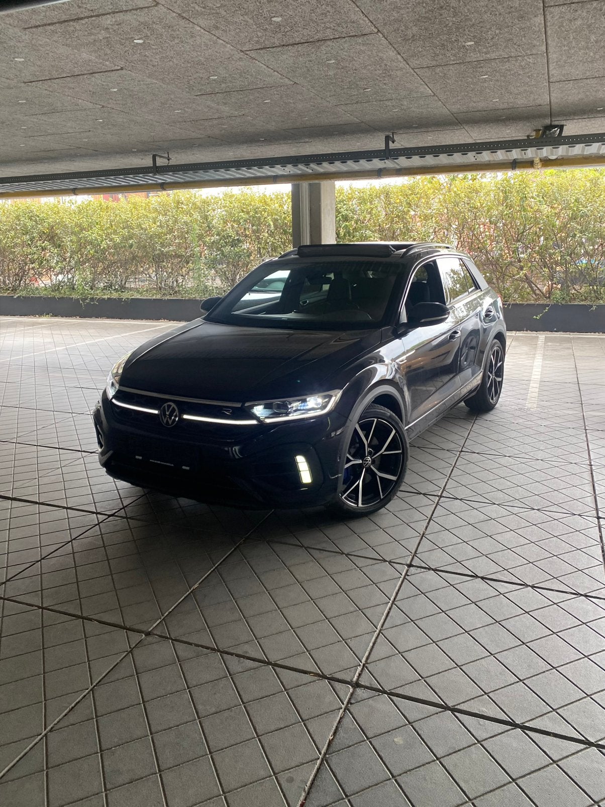 Volkswagen T-Roc R 2.0 TSI 300PK | 2022 | Pano | Dealeronder, Auto's, Automaat, Zwart, Leder, 5 zetels