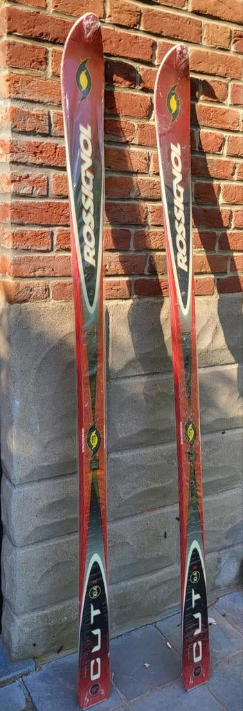 Rossignol Cut 10.4 R - 160 cm - NEUFS (Jamais percés), Sports & Fitness, Ski & Ski de fond, Skis, Rossignol