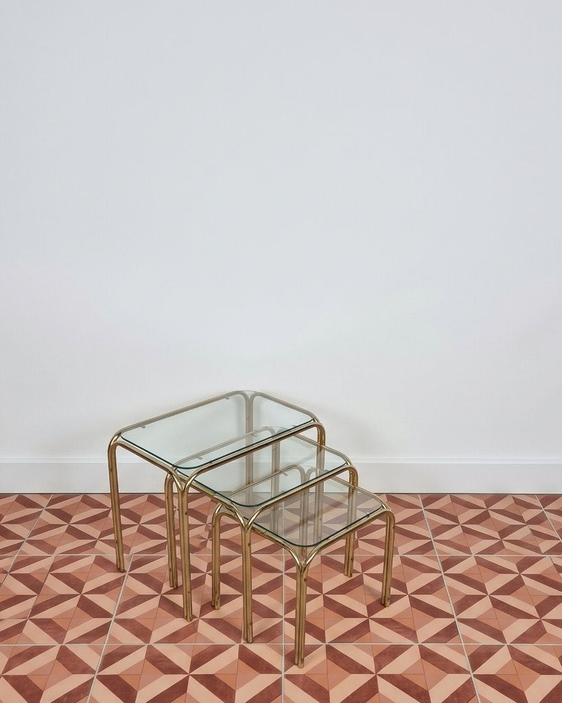 Set Vintage nesttafels, Ophalen