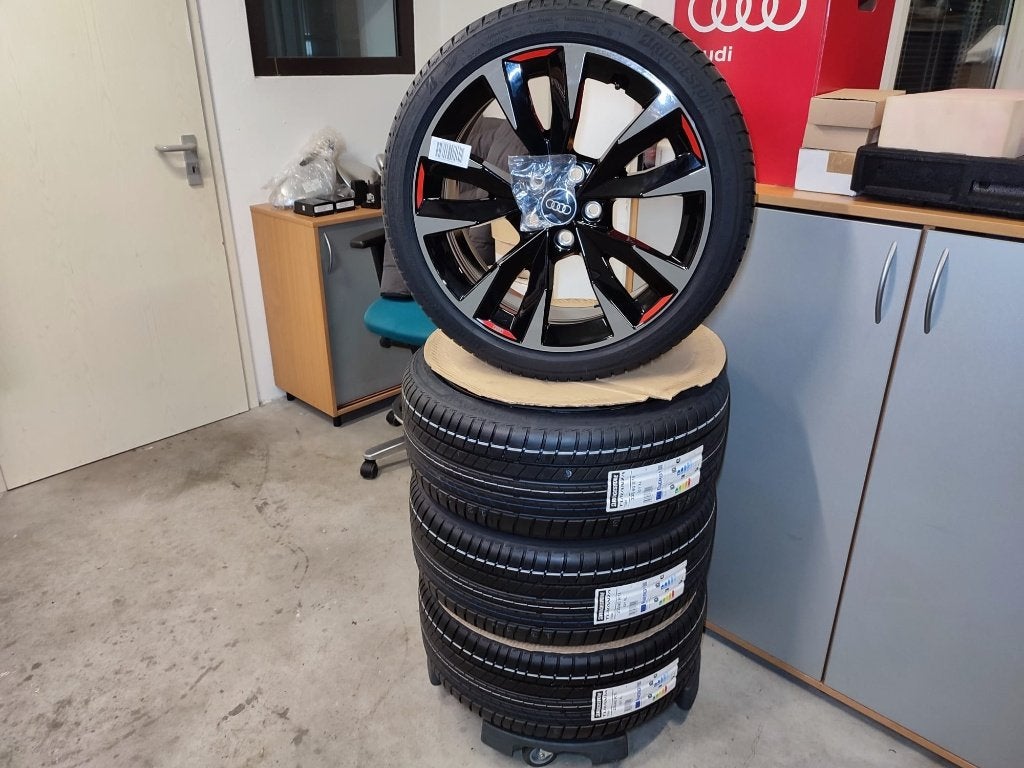 Audi A3 S3 S Line 18 inch originele Velgen nieuwe zomerbande, Ophalen, Audi