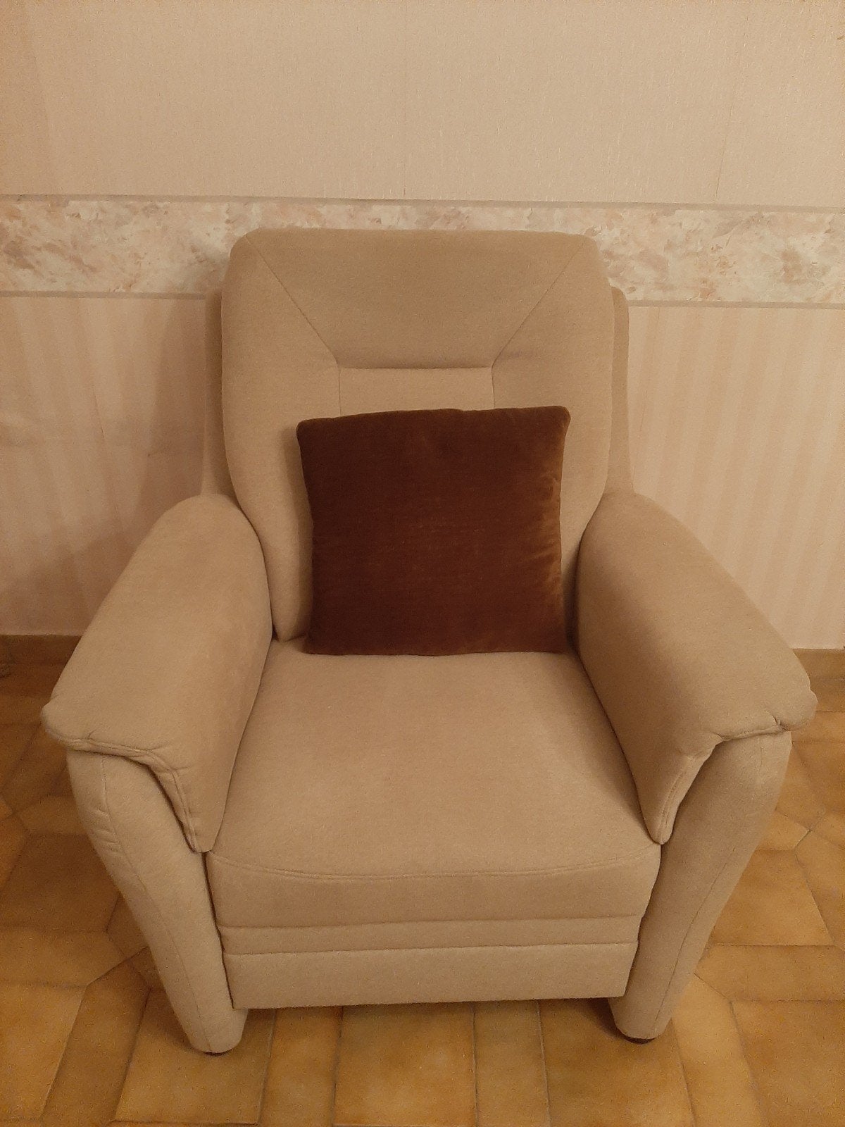 Comfortabele beige fauteuil – ruime zetel in nette staat, Ophalen