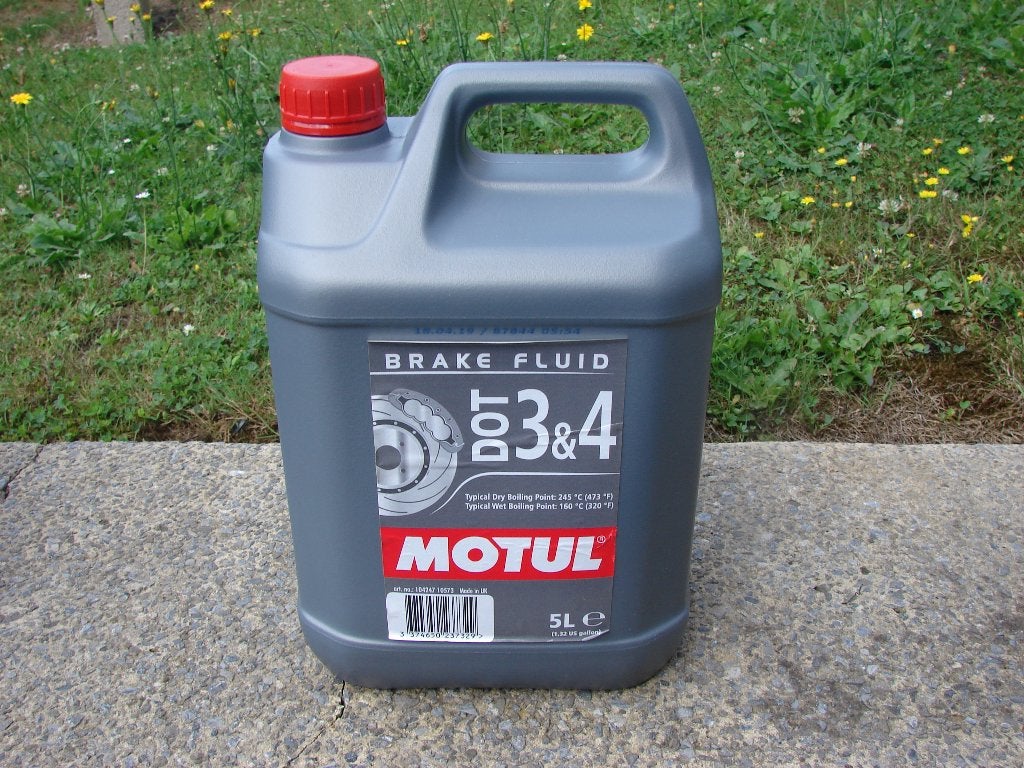 MOTUL HUILE DE FREIN DOT 3 - 4 bidon de 5 litres jamais ouve, Enlèvement