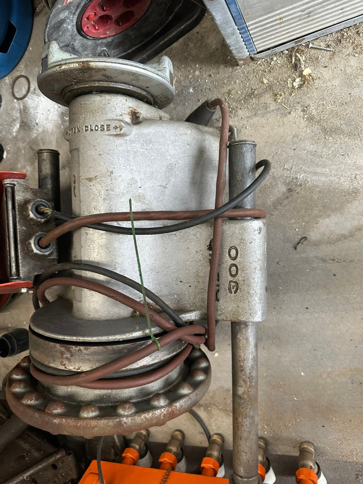 Draadsnijmachine van 3/8 tot 2 duim ridgid 300, Bricolage & Construction, Outillage | Outillage à main, Enlèvement, Comme neuf