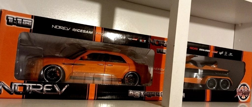1/18 CHRYSLER 300C Hemi +JET SKi By PAROTECH 2007 NOREV, Hobby & Loisirs créatifs, Voitures miniatures | 1:18, Enlèvement ou Envoi