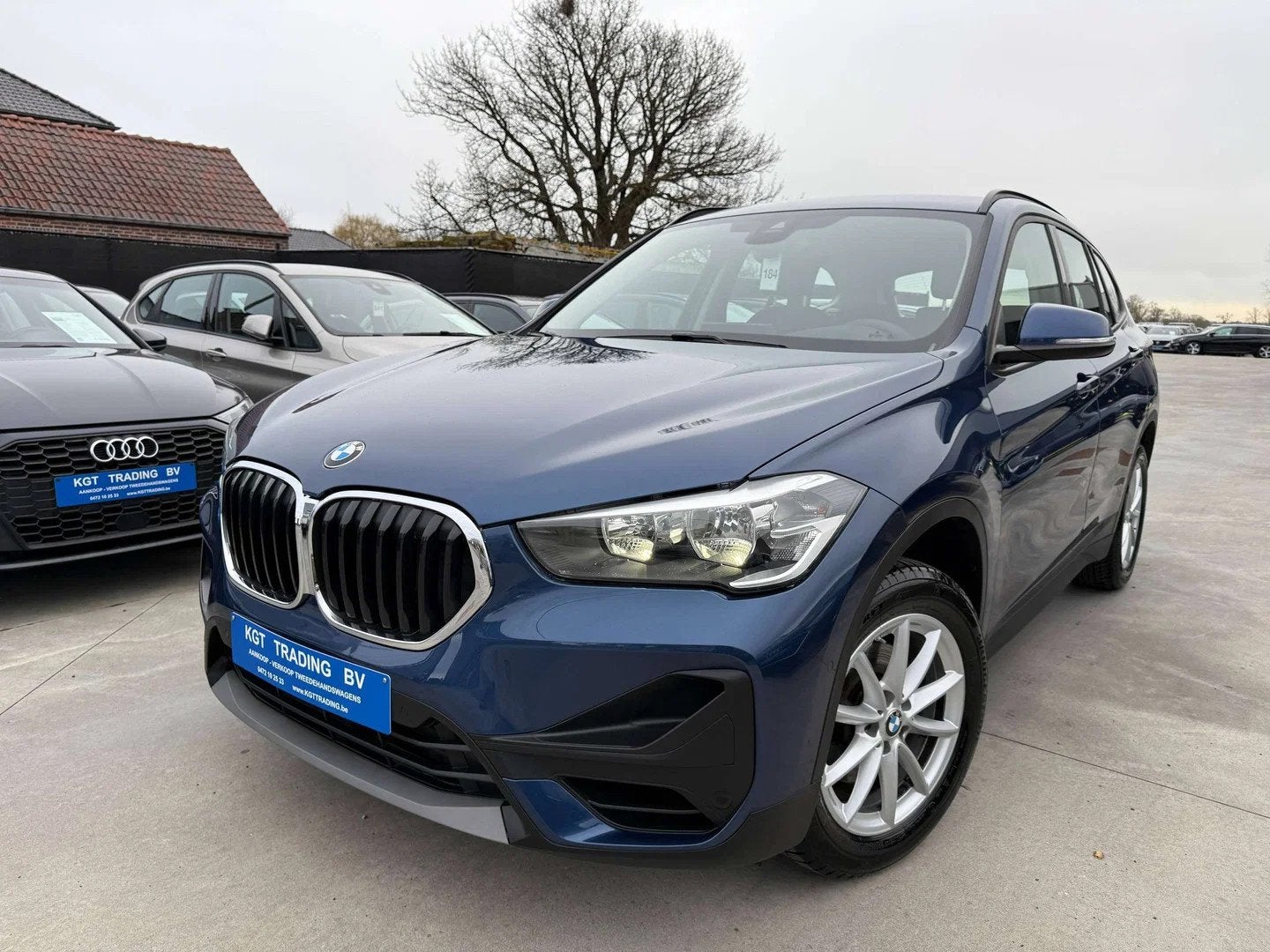 BMW X1 1.5i FACELIFT NAVIGATIE PROF CAMERA HEAD-UP LED, Stof, Gebruikt, Bedrijf, 3 cilinders