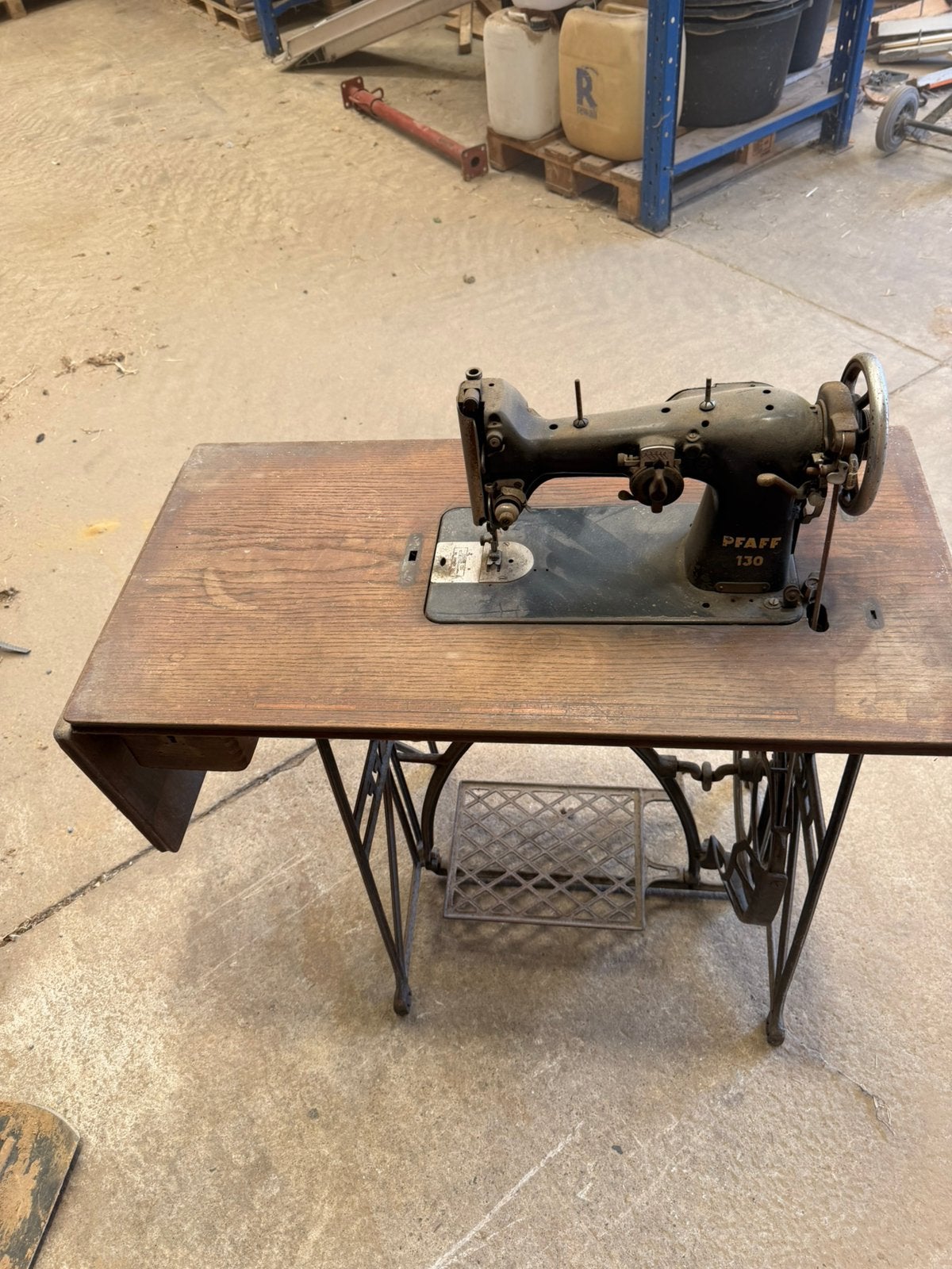 Pfaff 130 naaimachine, Enlèvement