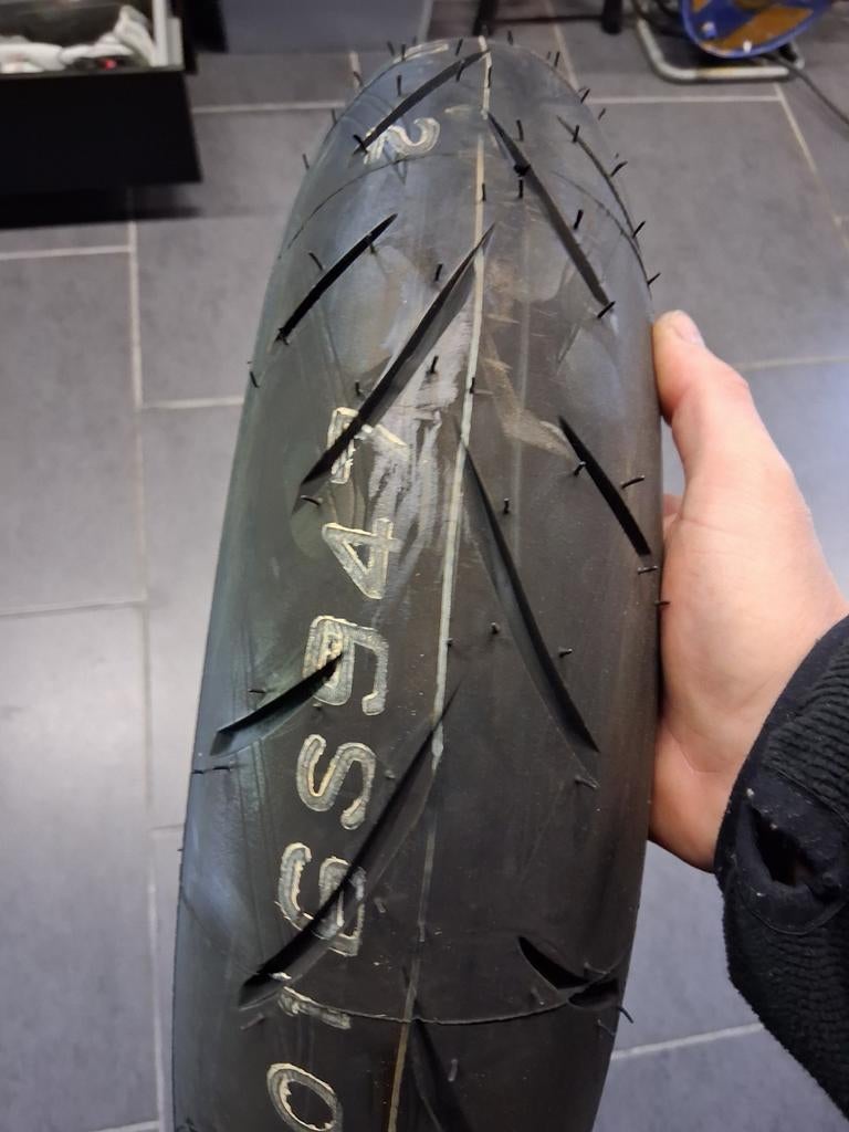 Bridgestone S21, Ophalen