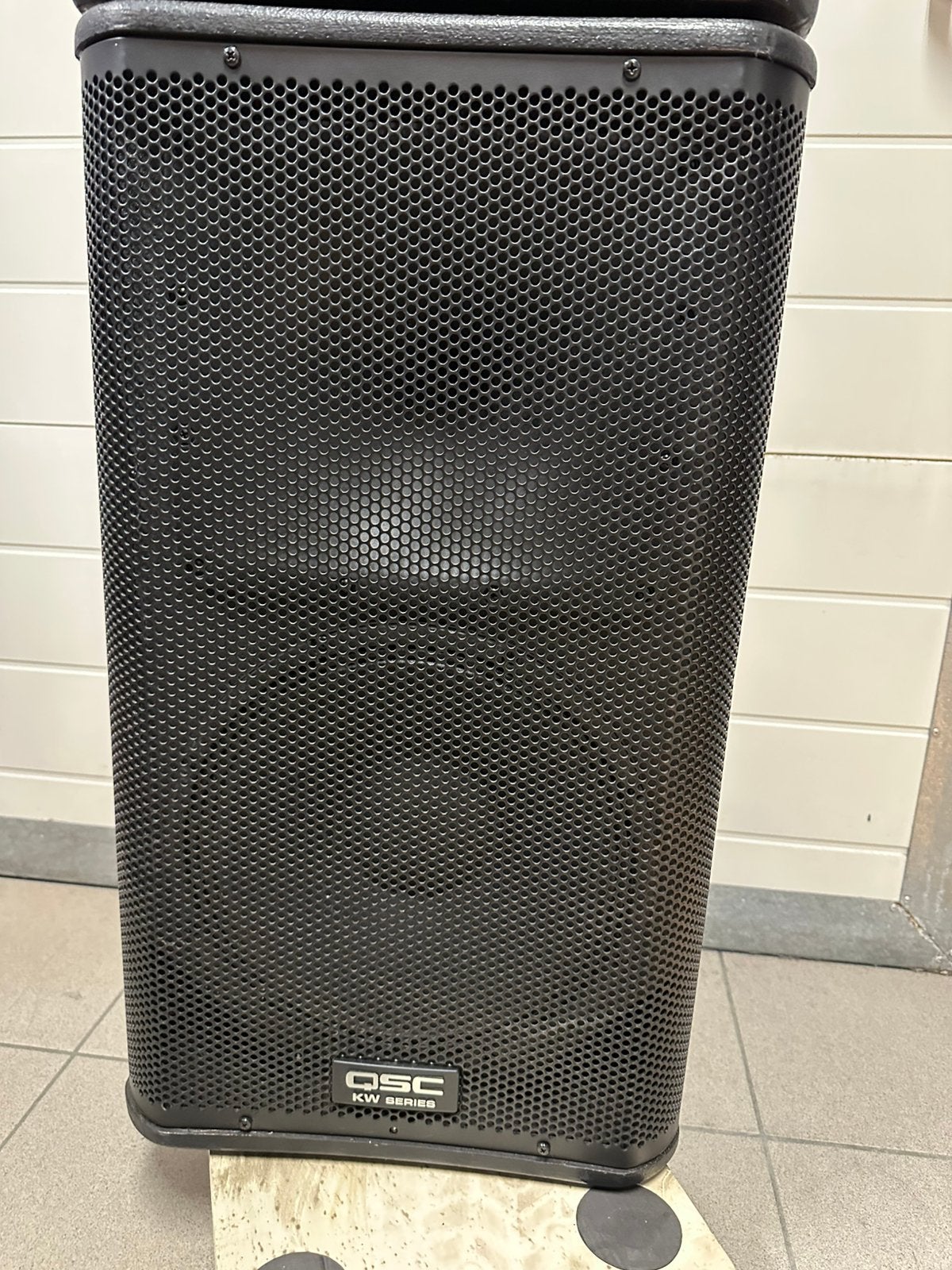 QSC KW122 actieve box, TV, Hi-fi & Vidéo, Enlèvement ou Envoi, Comme neuf