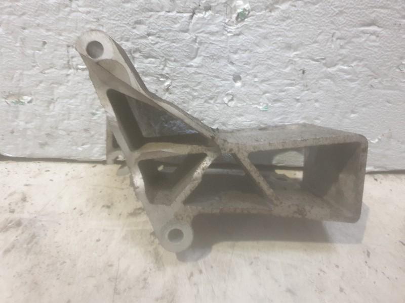 BOITE DE VITESSES SUPPORT ARRIÈRE Volvo V70 (SW) (8666261), Utilisé, Volvo