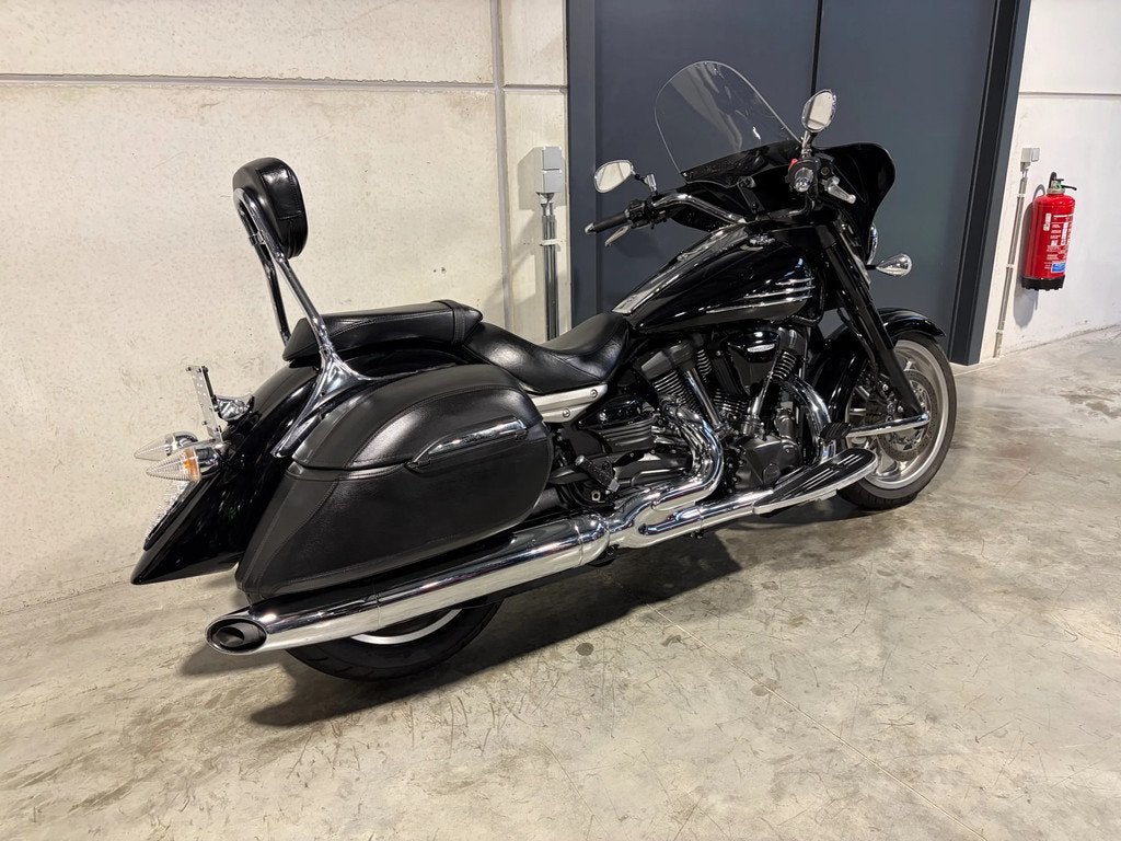 Yamaha XV 1900 Midnight star met batwing, Motos, Entreprise, Plus de 35 kW, Chopper, 1900 cm³