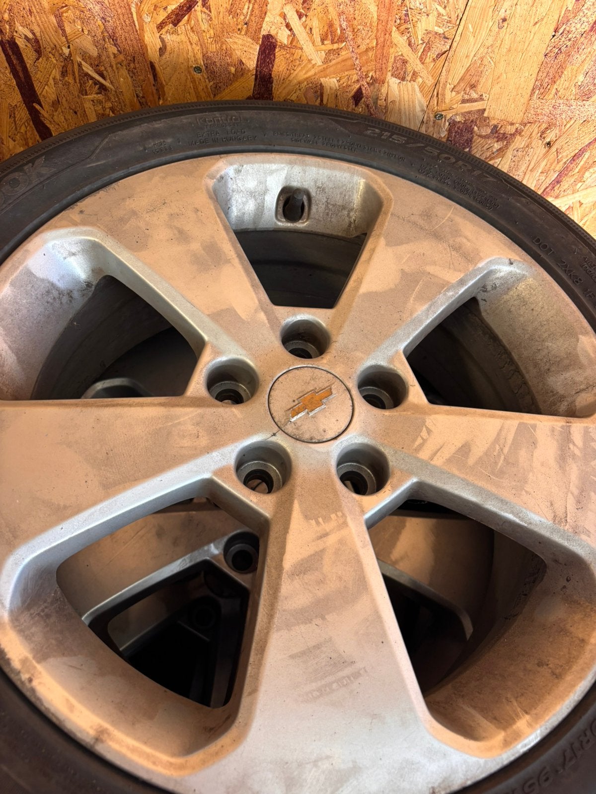 Banden merk chevrolet, Enlèvement, Comme neuf
