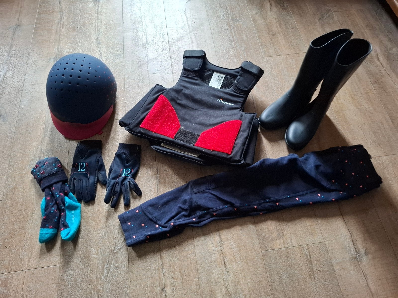 helm + bodyprotector + handschoenen + rijlaarzen + sokken, Kinderen, Nieuw, Ophalen of Verzenden, Bodyprotector