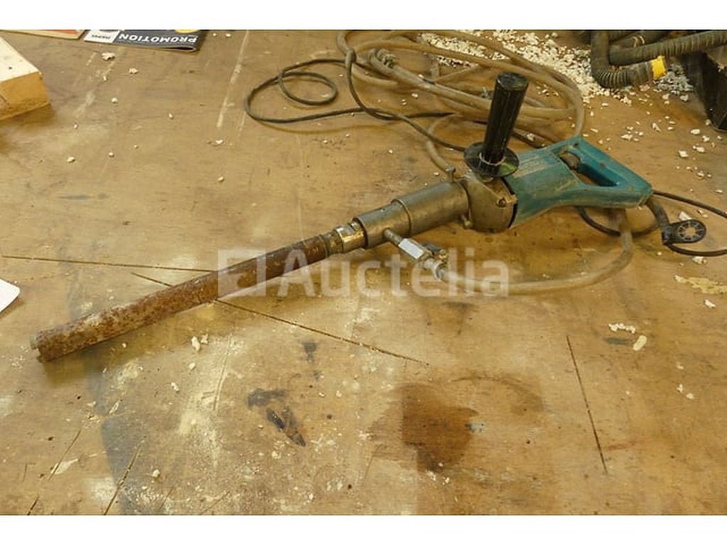 Carotteuse pour tuyau 3/4 Makita 6300T