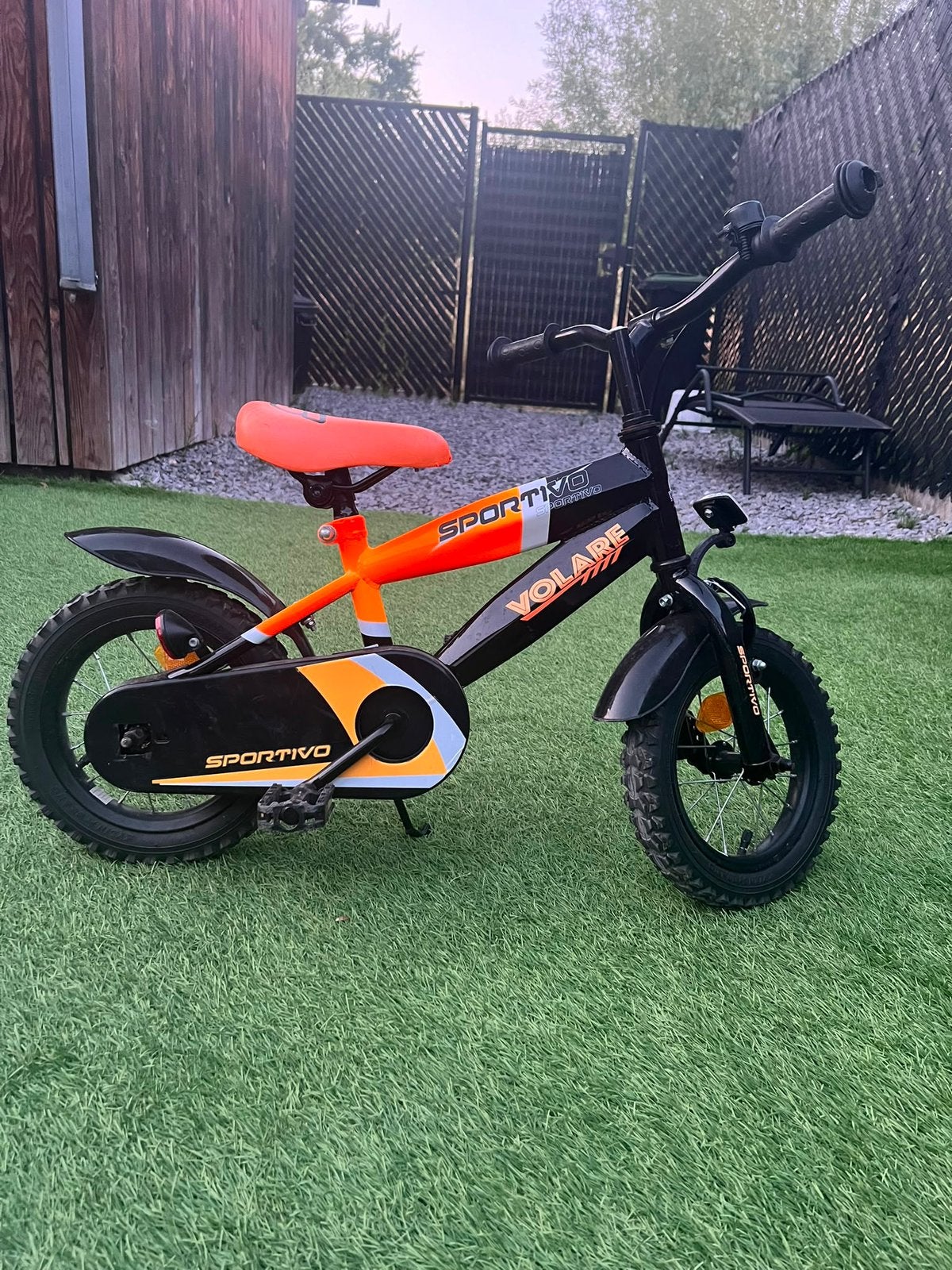 Volare Kinderfiets 12inch incl. Zijwielen en helm, Enlèvement, Frein à rétropédalage, Stabilisateurs