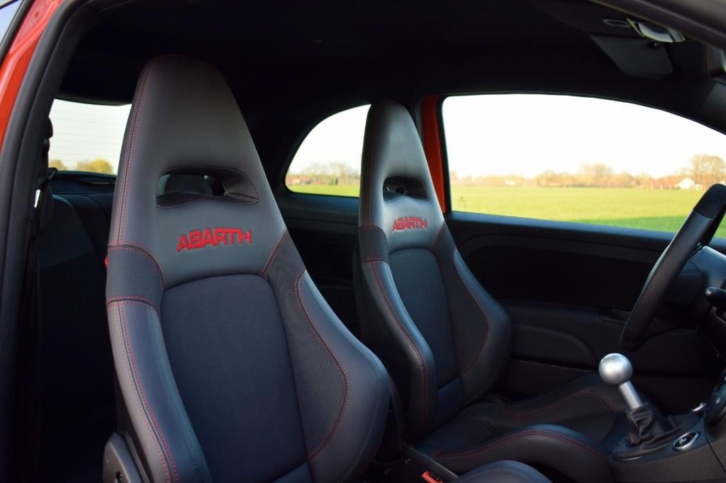Abarth 695 1.4T Competizione, CarbonSeats/Beats/Monza/CarPla, Auto's, 4 zetels, https://public.car-pass.be/vhr/74a285e9-5a2d-4d50-aa3f-5d149d85d04e?lang=nl
