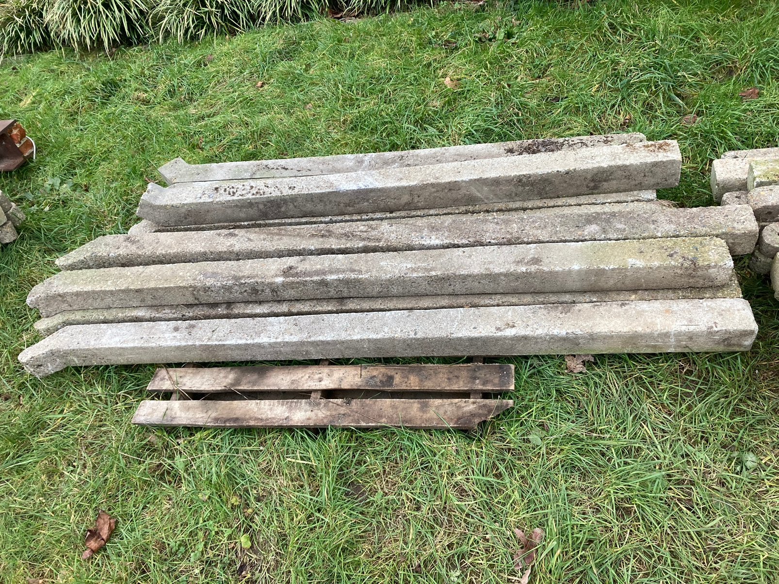 Betonnen palen, Ophalen, Zo goed als nieuw, Palen