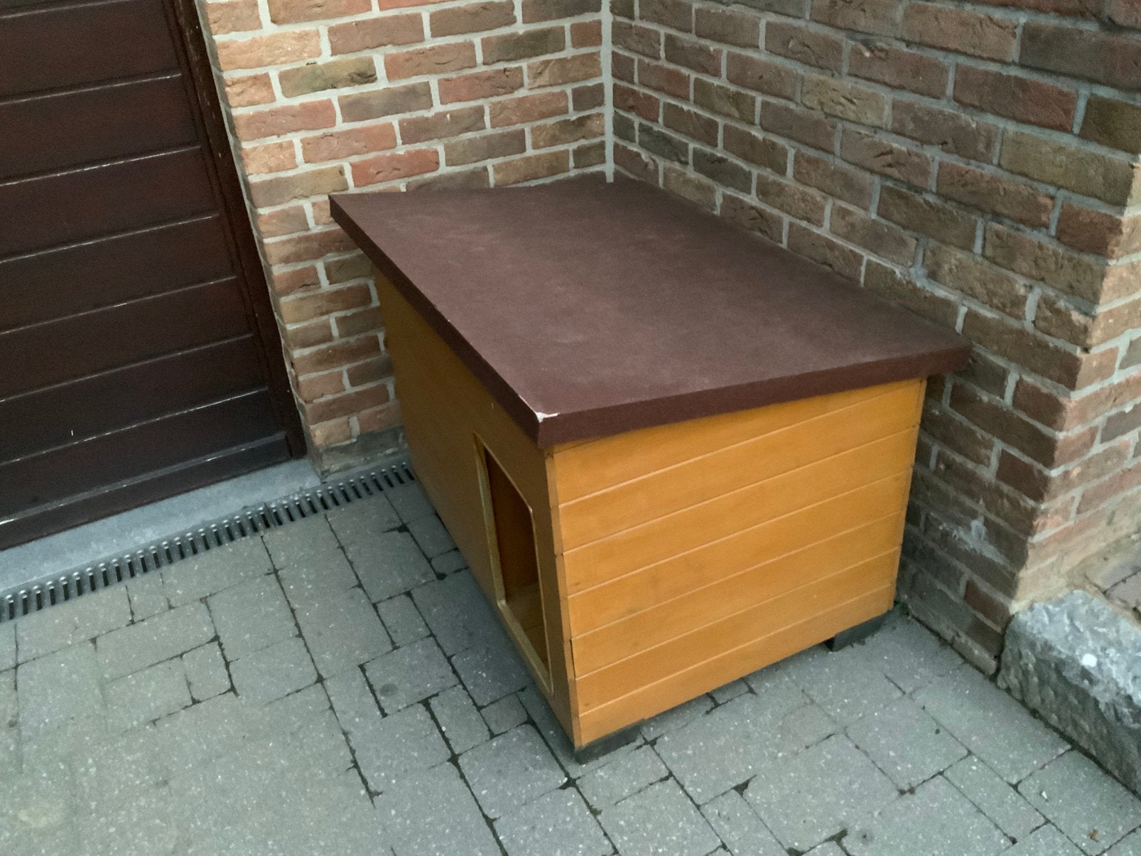 Hondenhok en bench in nieuwstaat, Dieren en Toebehoren, Ophalen, Zo goed als nieuw, Hondenhok
