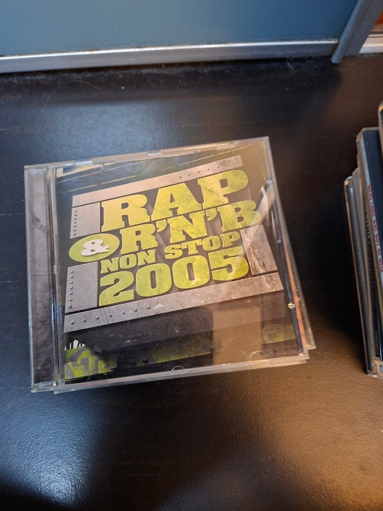 cd - various - rap & rnb non stop 2005, Cd's en Dvd's, Cd's | Hiphop en Rap, Ophalen of Verzenden, Zo goed als nieuw, Inclusief boekje