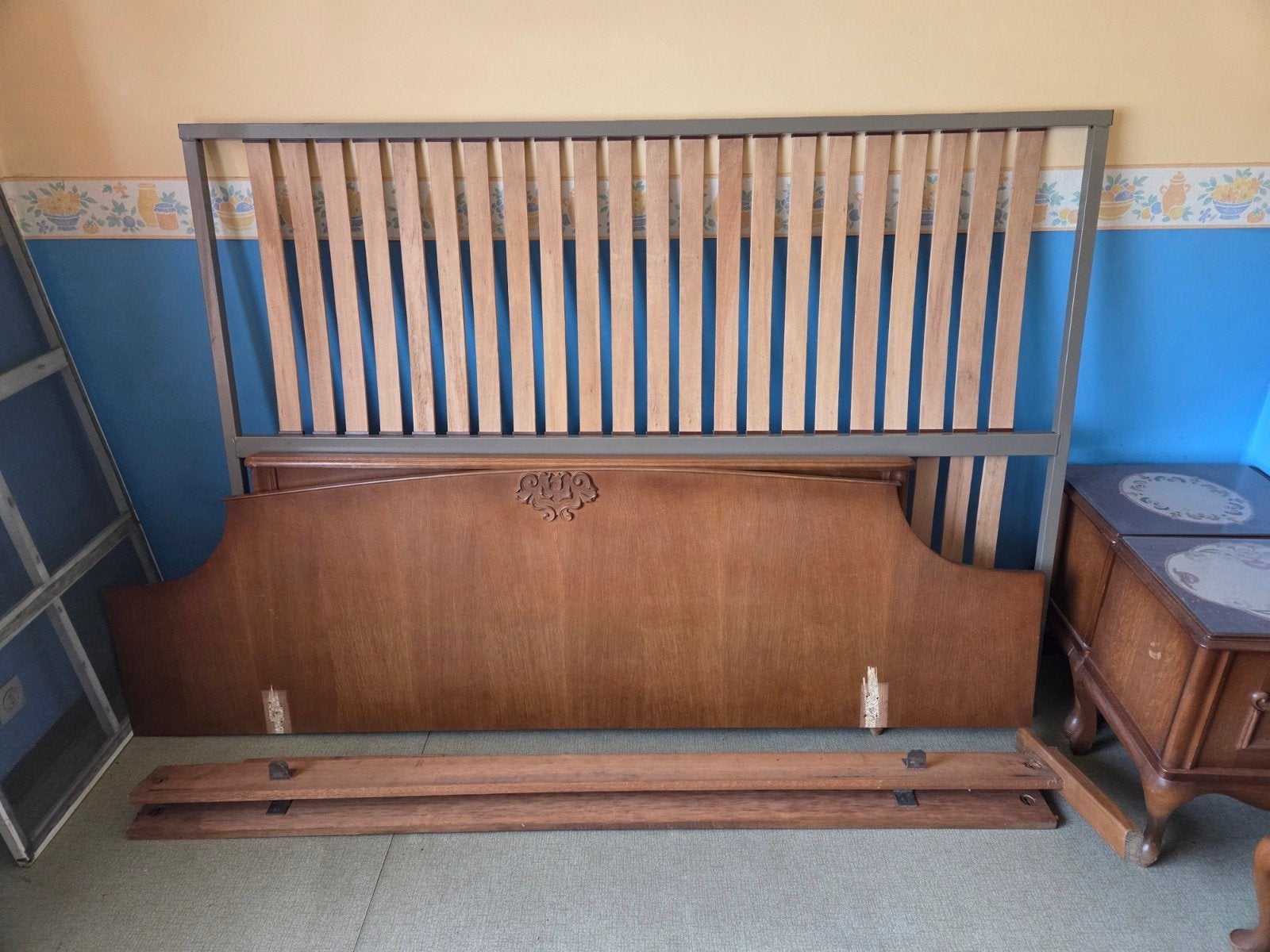 lattenbodem 140x200,eiken bed dressoir en eiken kleerkst, Ophalen