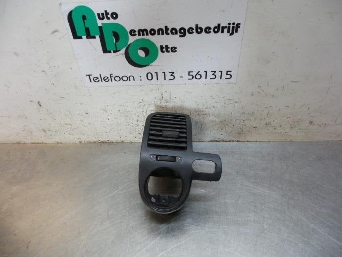 Grille aération tableau de bord d'un Volkswagen Polo (Polo, Volkswagen, -, 3 mois de garantie, Utilisé