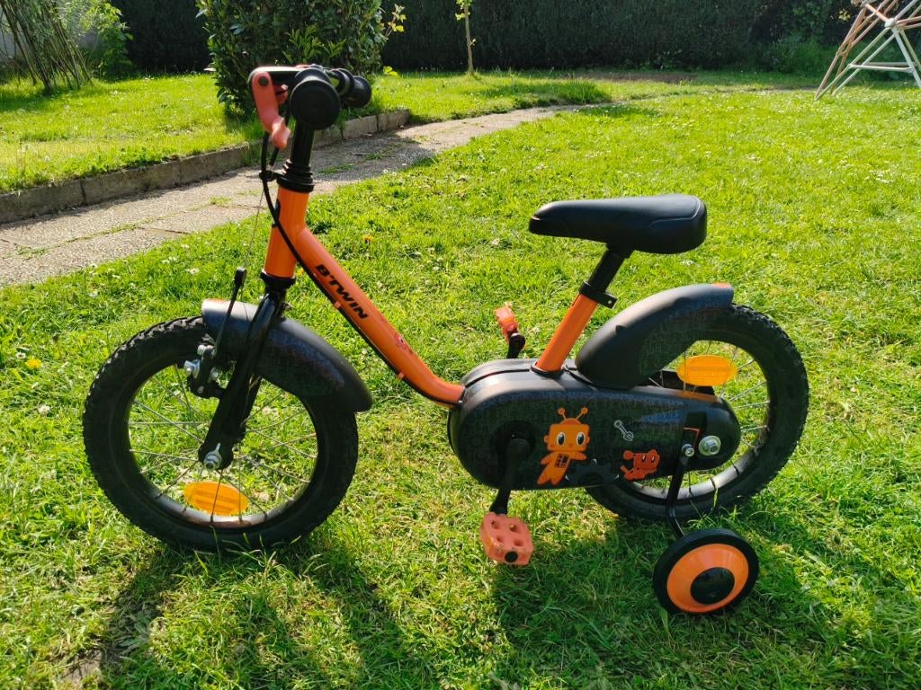 Oranje kinderfiets BTWIN 500 Robot (Decathlon), Fietsen en Brommers, Ophalen, Zijwieltjes, Gebruikt, Velgrem