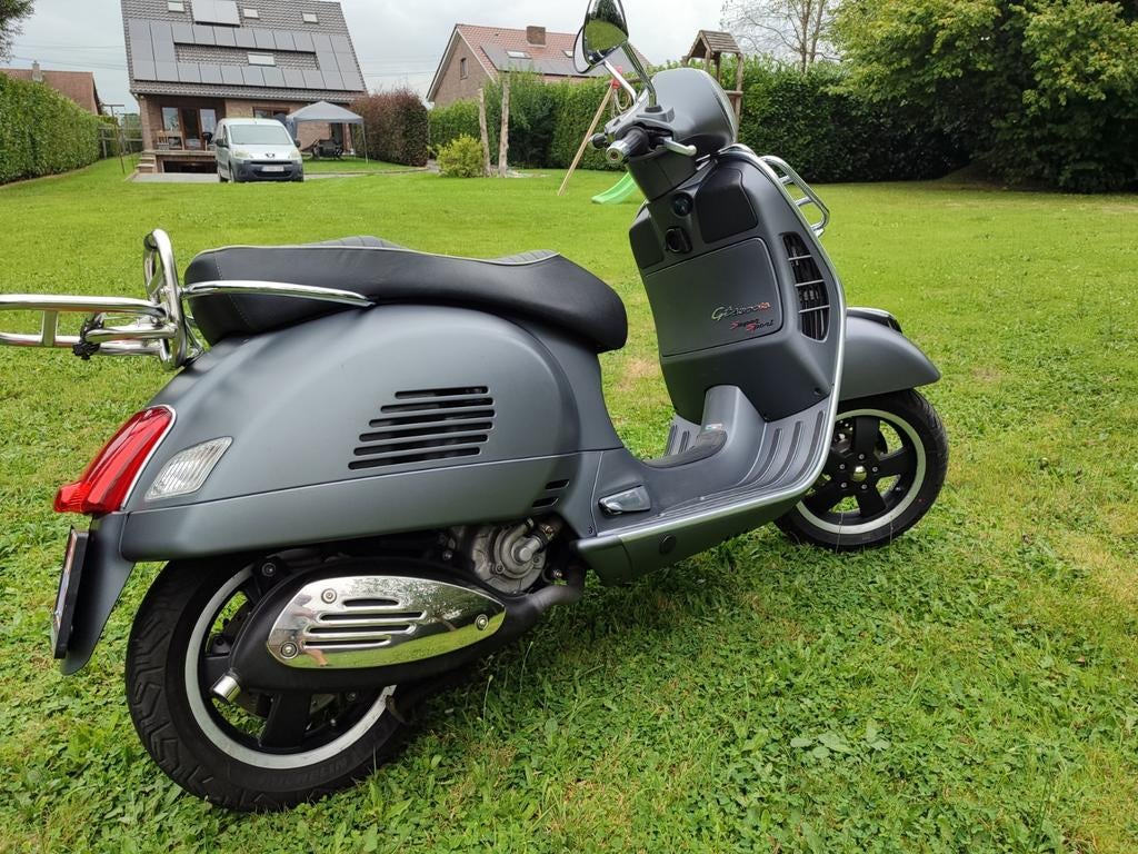 VESPA GTS 300 ie., Fietsen en Brommers, Ophalen