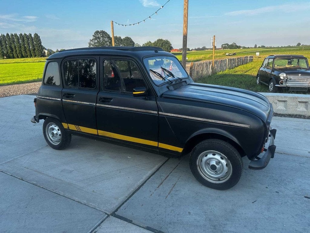 Renault - R4 - Voiture classique, Autos, Achat, Entreprise, Essence, Hatchback