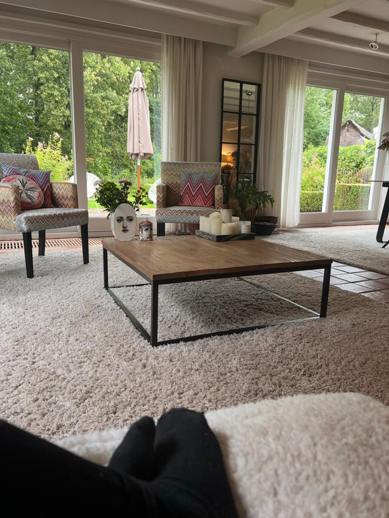 Salon tafel masief hout, Huis en Inrichting, Gebruikt, Industrieel maar ook landelijk, Vierkant, Drie personen