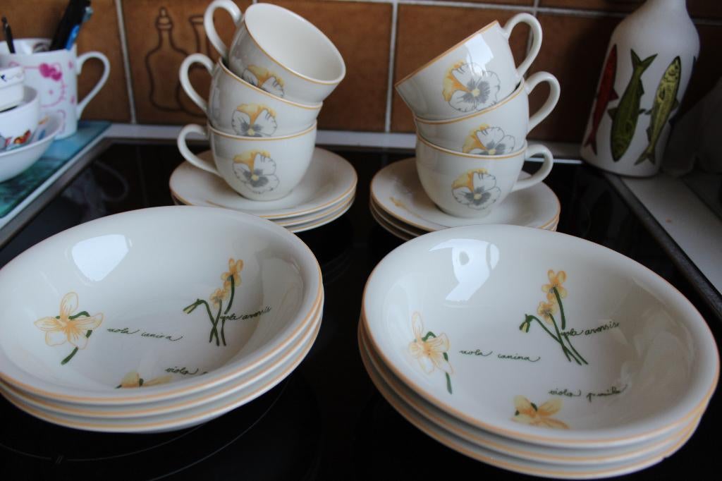 'Viola' VANCLEEF servies, super kwaliteit., Keramiek, Ophalen of Verzenden, Zo goed als nieuw, Overige stijlen