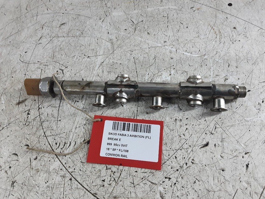 RAMPE D'INJECTION Skoda Fabia III Combi (NJ5) (04C133320F), Utilisé, Info@skoda-auto.de, Skoda, Max-Planck-Straße  3-5
64331  Weiterstadt, DE