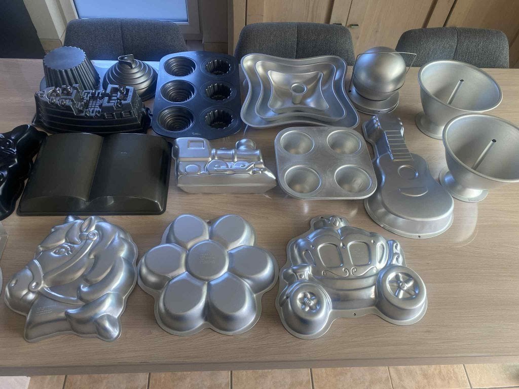 Diverse 3D bakvormen - Wilton / Stadter /... - 19 stuks, Ophalen of Verzenden, Gebruikt, Taarten, Bakvorm