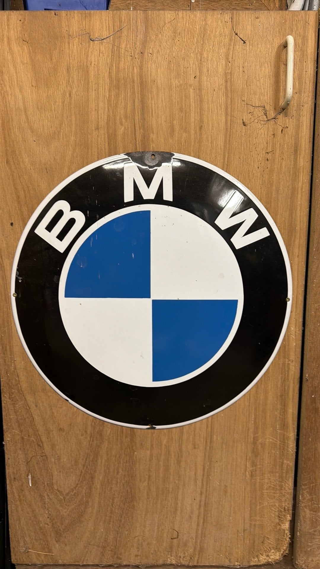 Emaille bmw, Enlèvement, BMW