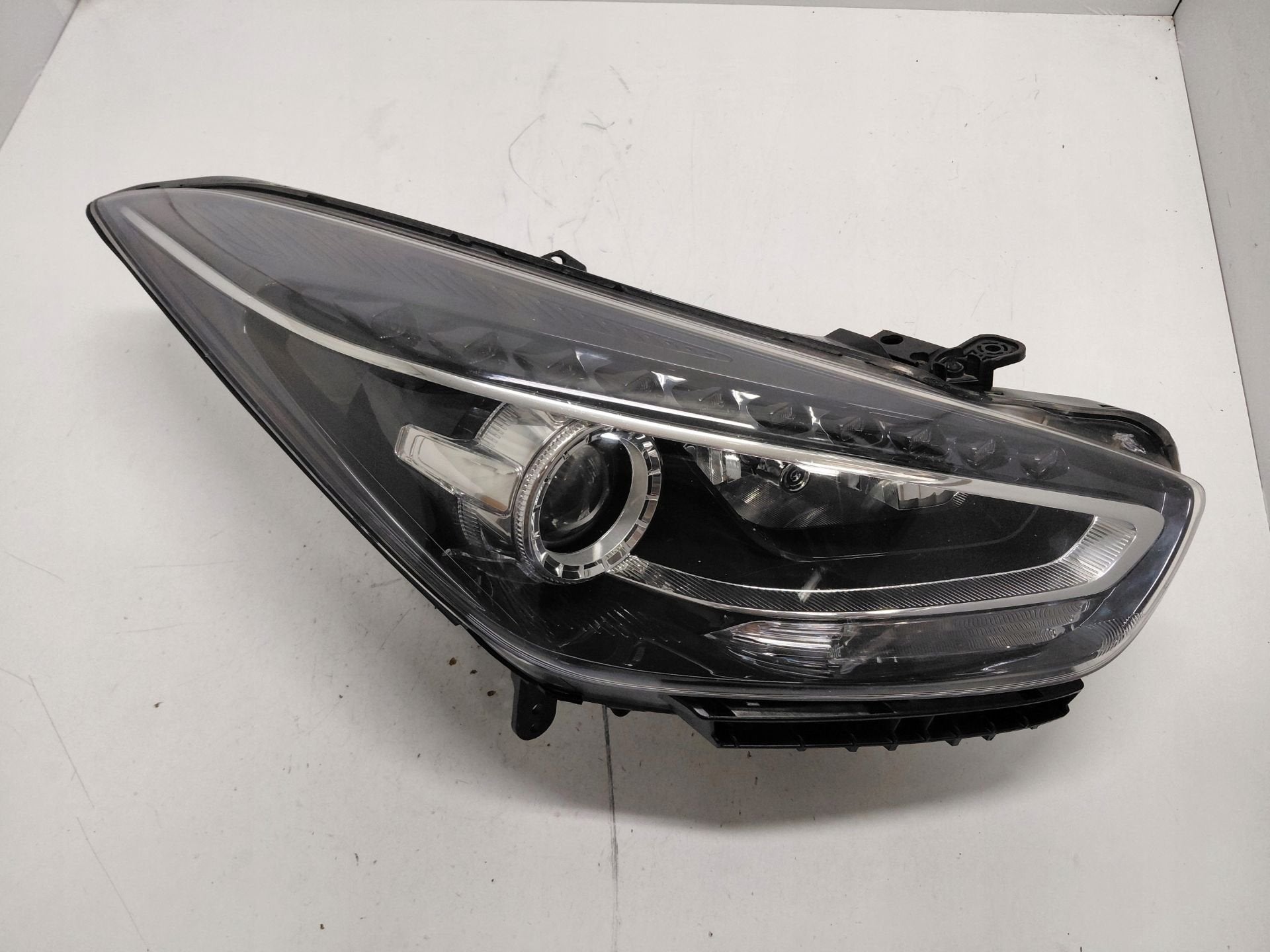 Phare droit Hyundai I40 92102-3Z620, Heolleung-ro 12
06797  Seoul, Info@hyundai.com, Utilisé, Hyundai