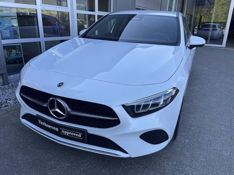 Mercedes-Benz Classe A 250e 8G-DCT Luxury Line  Hybride, Auto's, Gebruikt, Zwart, 4 cilinders, Leder en Stof