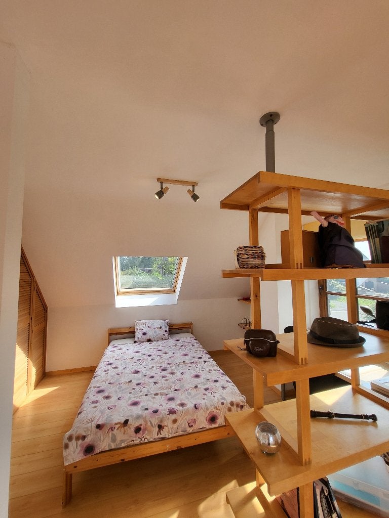 Lit 1 ou 2 personnes (140cm) avec matelas quasi neuf, Maison & Meubles, Enlèvement, Comme neuf