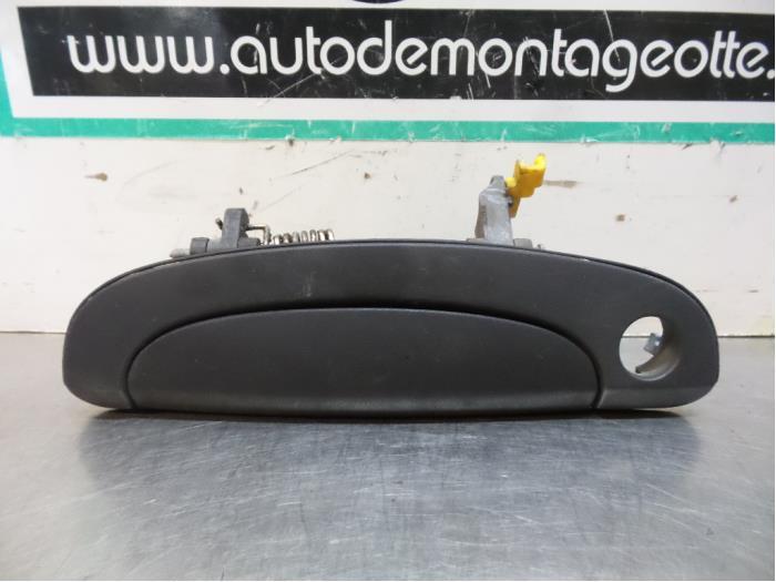 Poignée portière 2portes gauche d'un Hyundai Getz (Getz 03, -, Utilisé, Hyundai, -