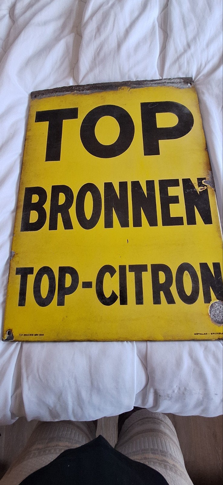 Emaille bord top bronnen 1934, Ophalen