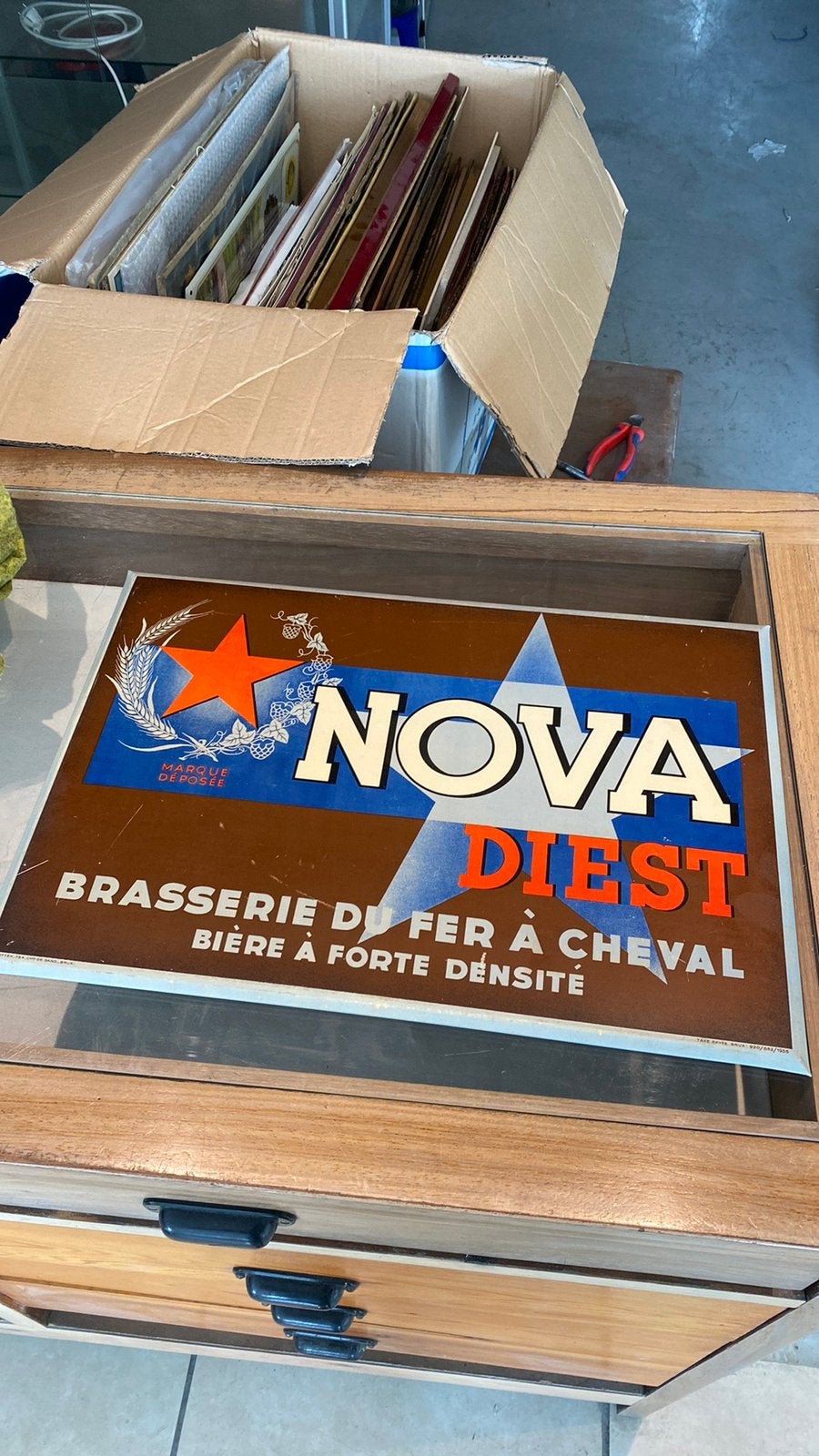 Panneau publicitaire de la brasserie Nova Diest 1935, Collections, Enlèvement ou Envoi, Comme neuf, Panneau publicitaire