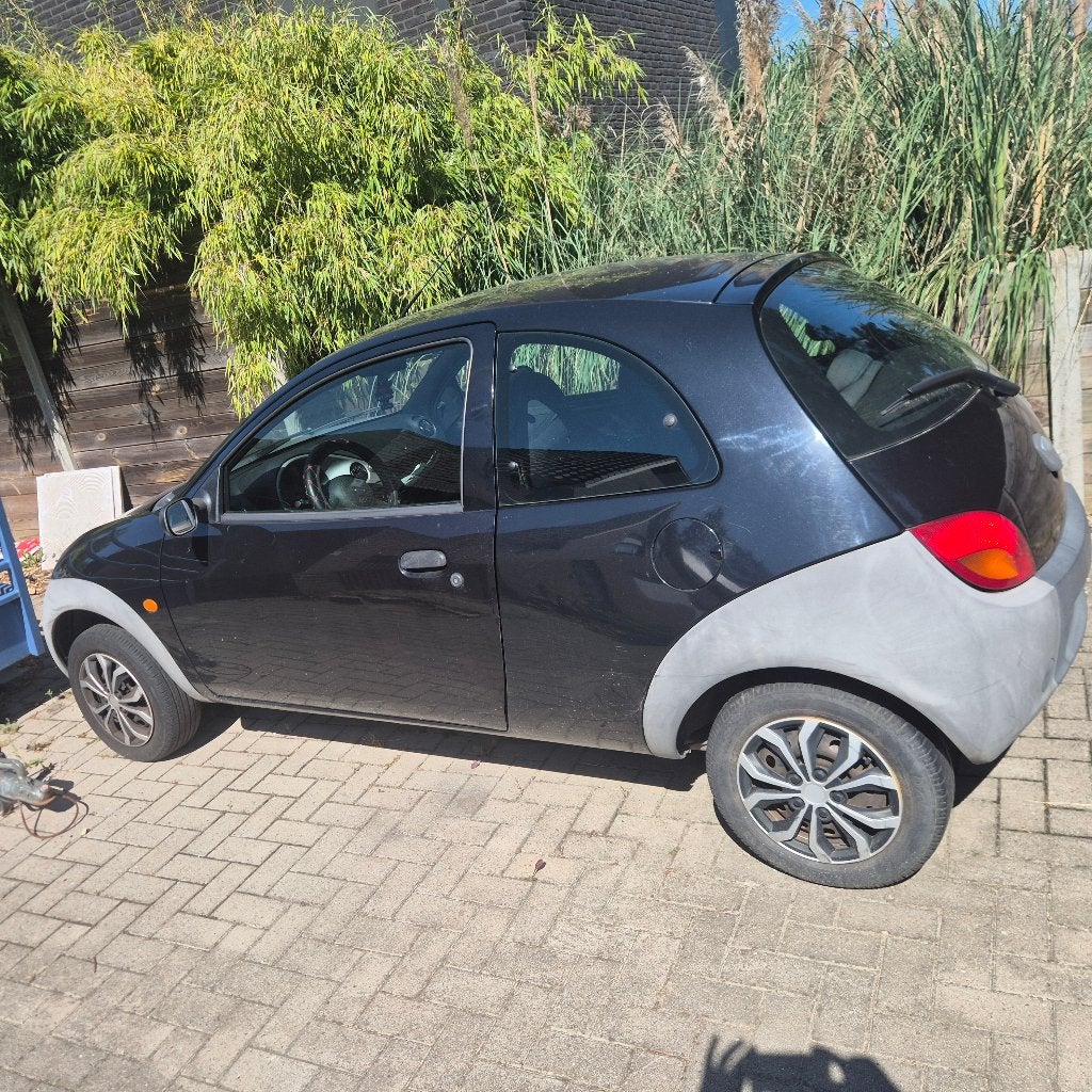 Ford ka, Auto's, Ford, Particulier, Ka, Benzine, Stadsauto, 3 deurs, Handgeschakeld, Zwart, Grijs, Stof, Voorwielaandrijving