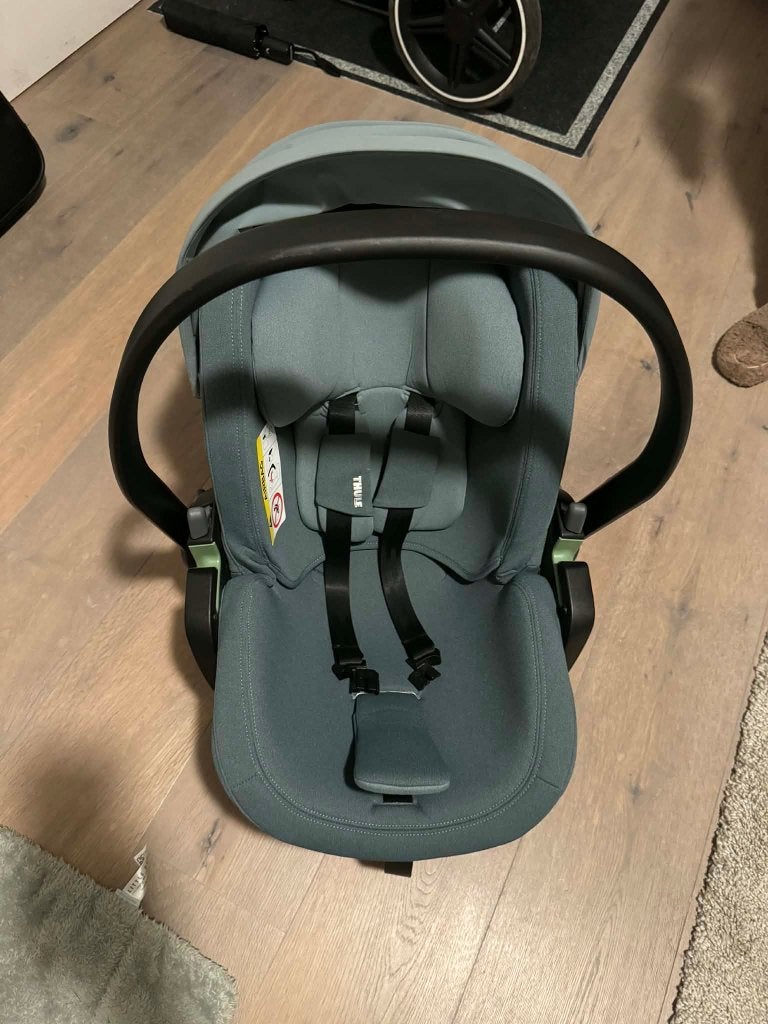Heel verzorgde Thule Maple autostoel (2025)incl. accessoires, Enlèvement, Comme neuf, 0 à 10 kg, Ceinture de sécurité ou Isofix